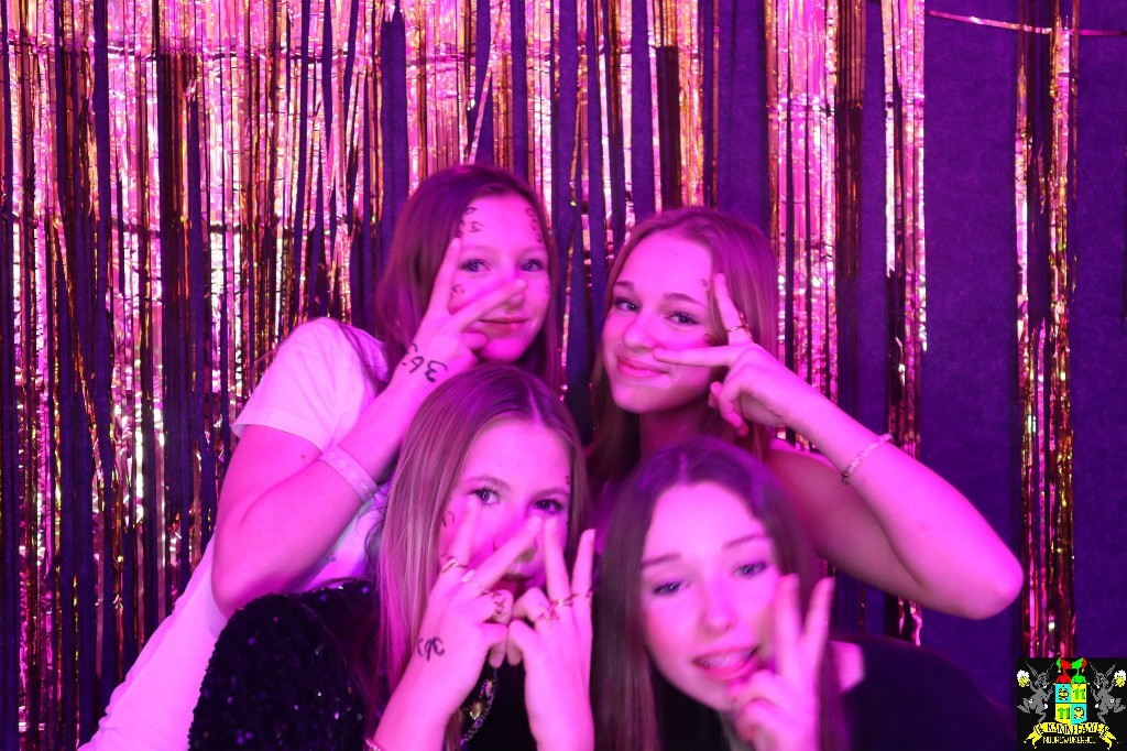 ../Images/Jeugd Opwarmbal Photobooth 372.jpg